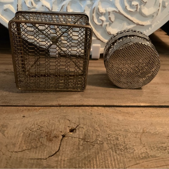 2 Vintage Metal Decorative Boxes~trinket box~Jewelry~farmhouse~Granny core - Picture 5 of 9